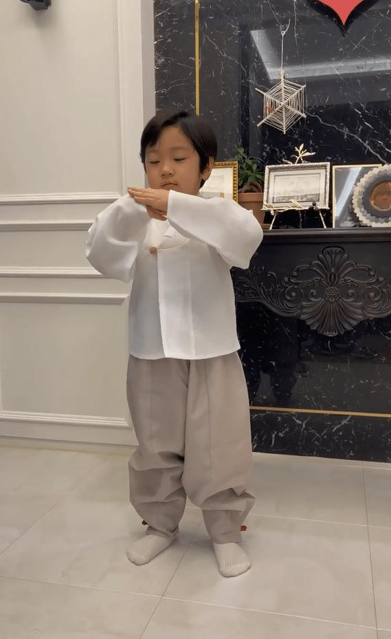 影視新星高梓淇，魅力四溢的演技之旅