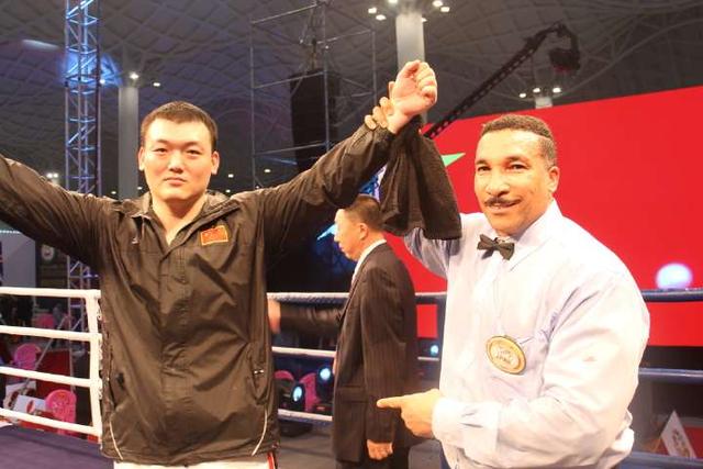 張俊龍比賽視頻，展現(xiàn)變化、自信與成就的力量瞬間風(fēng)采！