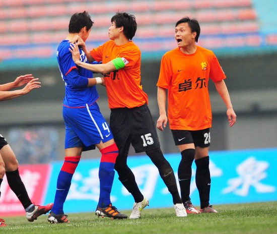 中甲最新賽況,中甲最新賽況，解析當下形勢與各方觀點