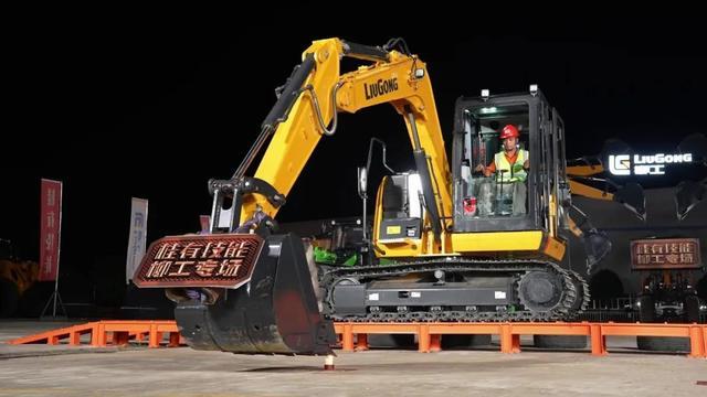 挖機(jī)技能比賽，探尋自然美景，挖掘內(nèi)心寧靜的旅程