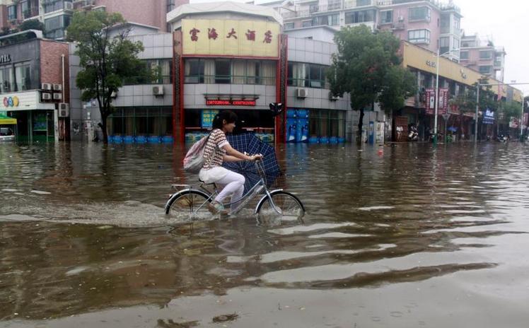 江西暴雨，小城雨狂與家的溫馨守護(hù)