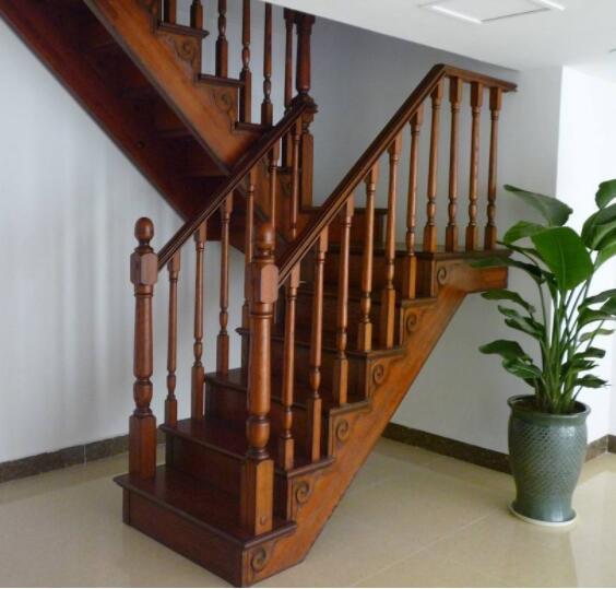 實(shí)木樓梯最新時(shí)尚款式圖片，時(shí)尚設(shè)計(jì)與精湛工藝的完美結(jié)合