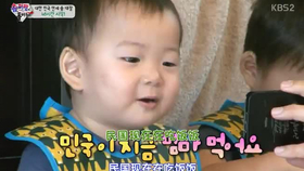 韓國三胞胎小巷美食探秘，最新視頻揭秘獨(dú)特美食之旅